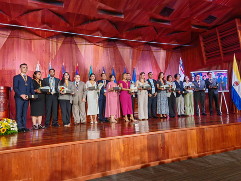 galardonados ruben dario